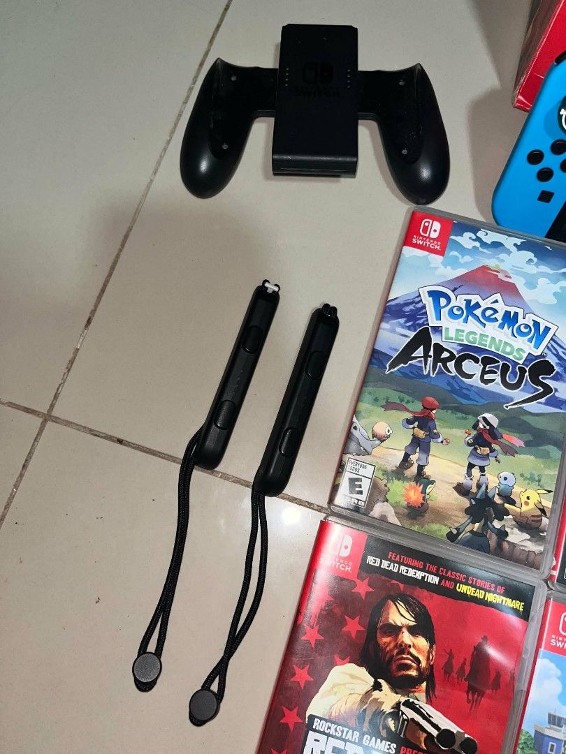 Game (Category: Nintendo) located in Caloocan City. Submitted by gabgabgab123 (Listing ID 1467387163, Image 3). Description: 💰 ₱20,000 NEGO 📍 Location: Bagong Barrio, Caloocan ✅ UNIT: Nintendo Switch V2 — mas matagal ang battery life kaysa V1 ✅ KALAGAYAN: 9.5/10 — Maingat ginamit, walang sira, walang dead pixels sa screen ✅ JOY-CONS: Walang drift, lahat buttons gumagana nang maayos ✅ KOMPLETO: Unit, Dock, Charger, HDMI Cable, Joy-Con Grip, Wris