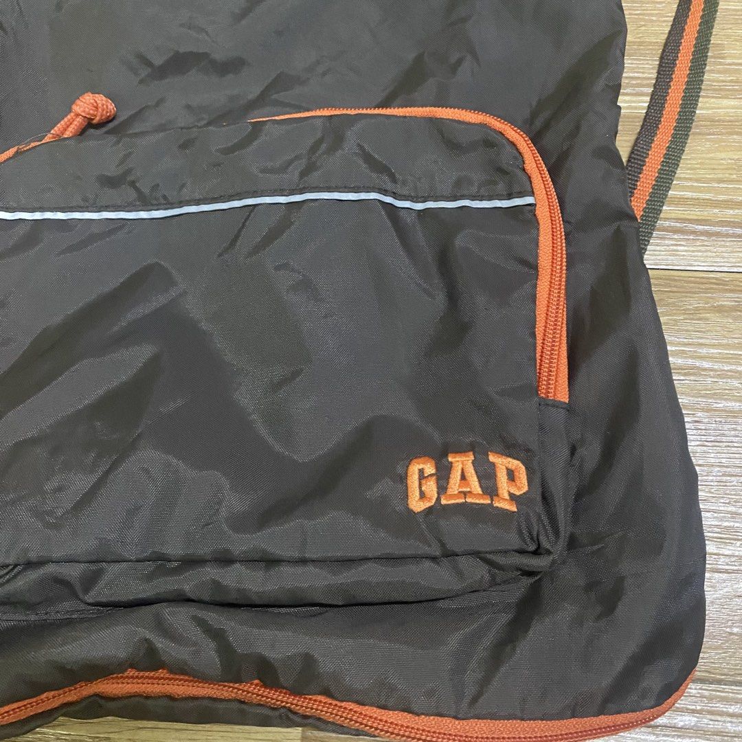 Gap drawstring backpack 15x13 (Category: Backpacks) located in Kota Bharu. Submitted by wrzstore (Listing ID 1467572155, Image 3). Description: Kondisi baik Dalam bersih Zip lancar BA3.