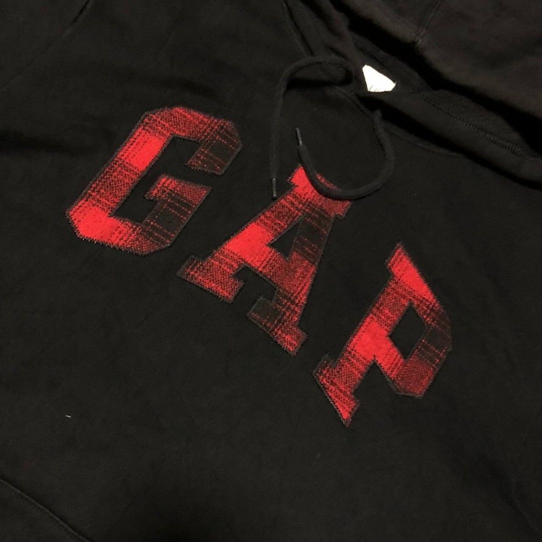 GAP Embroidered Hoodie (Category: Activewear) located in Camiling. Submitted by thriftscape2024 (Listing ID 1467471158, Image 3). Description: Excellent Condition Color rate: 9/10 Issue: ❌❌❌ Dimes: W23xL27.