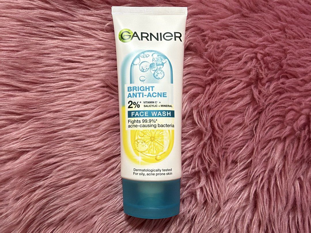Garnier Bright Anti-Acne Face Wash 100ml (Category: Face Care) located in Antipolo. Submitted by micheicheim (Listing ID 1467402884, Image 1). Description: - Brand new and unopened Garnier Bright Anti-Acne Face Wash - Fights 99.9% of acne-causing bacteria - Powered by 2% Vitamin C, Salicylic Acid, and minerals - Dermatologically tested for oily and acne-prone skin - Convenient squeeze tube with blue flip-top cap.
