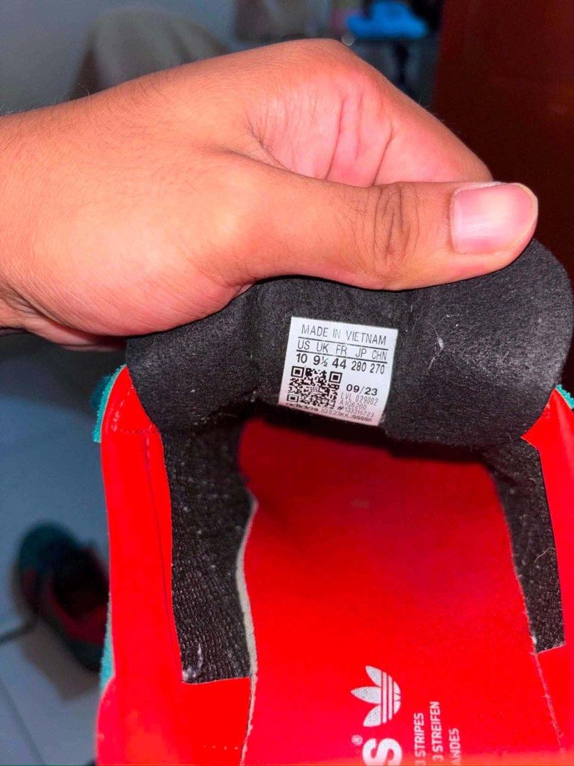 Gazelle Green Colorway (Category: Casual Shoes) located in Manila. Submitted by fallesgonjames (Listing ID 1467471533, Image 2). Description: Negotiateble (GCASH OR CASH) LALAMOVE..