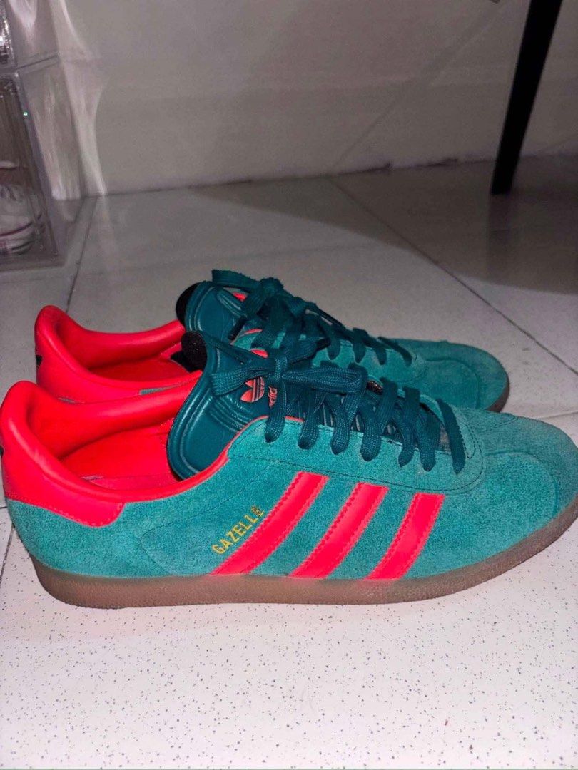 Gazelle Green Colorway (Category: Casual Shoes) located in Manila. Submitted by fallesgonjames (Listing ID 1467471533, Image 3). Description: Negotiateble (GCASH OR CASH) LALAMOVE..