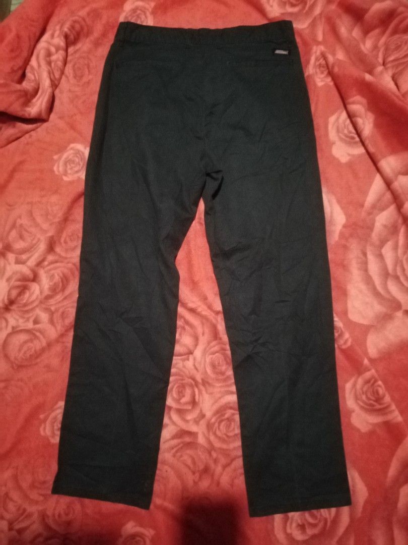 Genuine Dickies Black Work Pants 32x32 (Category: Trousers) located in Danao, Cebu. Submitted by althethrifter (Listing ID 1467510012, Image 2). Description: - Brand: Genuine Dickies - Size: 32x32 - Color: Black - Fit: Classic straight leg with back pockets and logo tag - Material: Durable cotton blend (Made in Honduras) - Condition: Clean, excellent, and ready to wear - Versatility: Ideal for both work and casual outings.