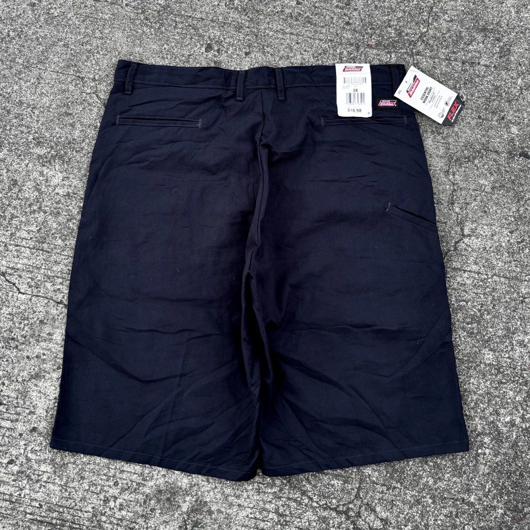 Genuine Dickies Flex Essential Work Shorts (Category: Shorts) located in Malabon City. Submitted by colemi000 (Listing ID 1467488935, Image 1). Description: Genuine Dickies Flex Essential Work Shorts Size 38! ColorR 10/10 bnew condition! Dimes 20.5W 25.5 13LO - Inches! No issue -Limit your expectation,the item are thrifted. Please be noted. that shipping fee is not included malabon location! 💸.