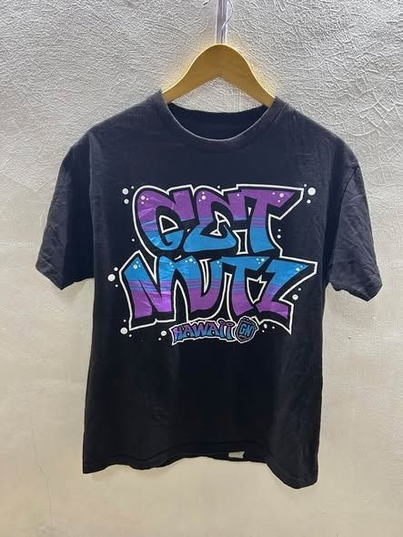 GET NUTS GRAPHIC TEE (Category: Tshirts & Polo Shirts ) located in Caloocan City. Submitted by vntgxlocalsph (Listing ID 1467484096, Image 1). Description: ISSUE : MIN CRACKS DIMES : 19x25 SMALL.