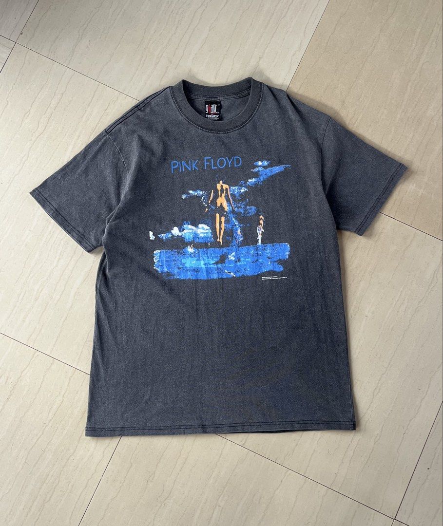 Giant Tag Pink Floyd Shirt (Category: Tshirts & Polo Shirts ) located in Talisay. Submitted by arabell21 (Listing ID 1467584168, Image 1). Description: Good as new condition Size Medium-Large W21.5 L30 Color rate 10/10 No issue.