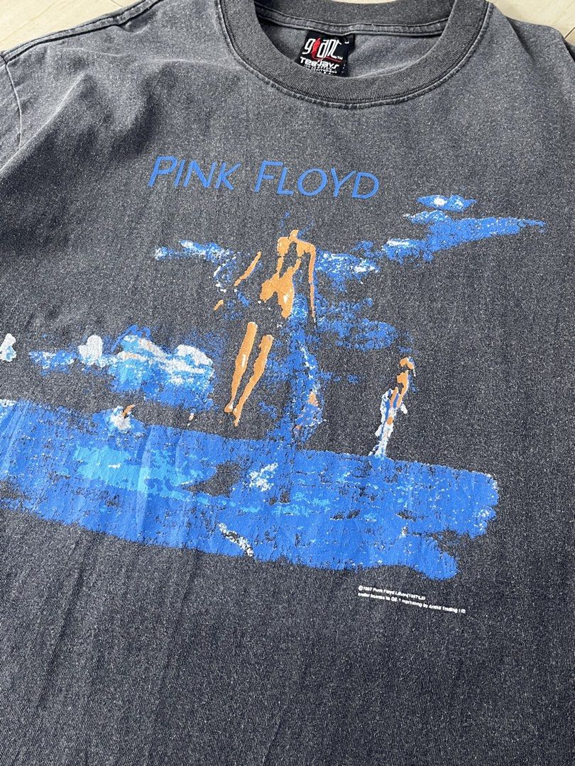 Giant Tag Pink Floyd Shirt (Category: Tshirts & Polo Shirts ) located in Talisay. Submitted by arabell21 (Listing ID 1467584168, Image 3). Description: Good as new condition Size Medium-Large W21.5 L30 Color rate 10/10 No issue.