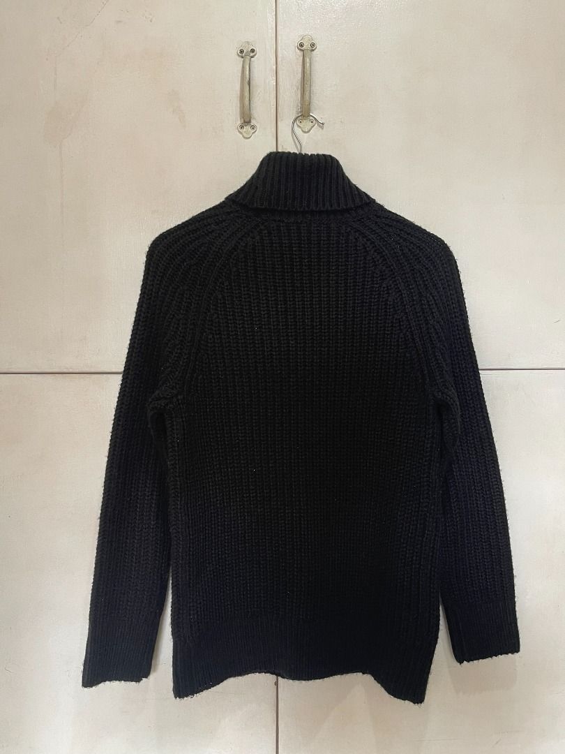 AUTHENTIC GIORDANO TURTLE-NECK KNITTED LONGSLEEVES SWEATER (Category: Coats, Jackets and Outerwear) located in Manila. Submitted by ako.si.lemmor (Listing ID 1467424289, Image 3). Description: This item is authentic and personal used. Dimes: 19.5X27 (M-L) Color rate: 9/10 Issue: Need wash Shipping at your own cost or pickup Mandaluyong..