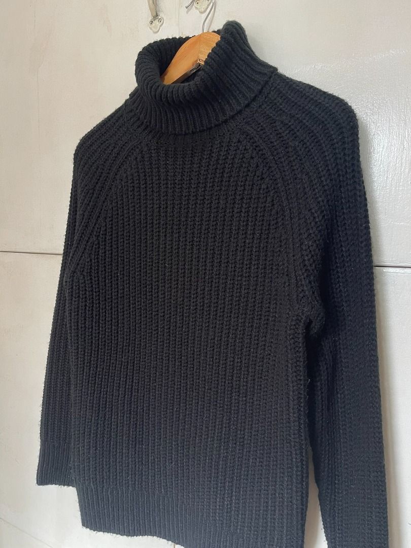 AUTHENTIC GIORDANO TURTLE-NECK KNITTED LONGSLEEVES SWEATER (Category: Coats, Jackets and Outerwear) located in Manila. Submitted by ako.si.lemmor (Listing ID 1467424289, Image 2). Description: This item is authentic and personal used. Dimes: 19.5X27 (M-L) Color rate: 9/10 Issue: Need wash Shipping at your own cost or pickup Mandaluyong..