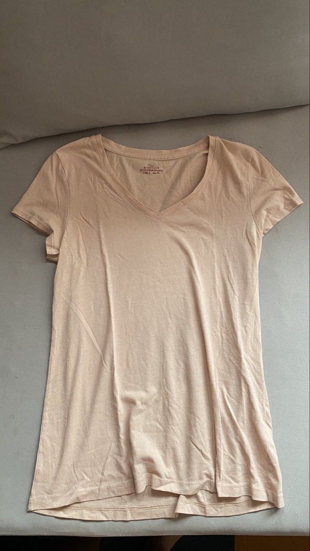 Giordano• V Neck Basic Shirt (Category: Shirts) located in Santa Rosa. Submitted by 07mkl (Listing ID 1467395735, Image 2). Description: Giordano• V Neck Basic Shirt • Condition: 9/10 • Size: med to large • Flaws: none • Color: Beige/skin color ₱100✨.