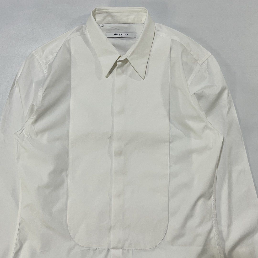 GIVENCHY POPLIN BIB TUXEDO SHIRT (Category: Luxury Apparel) located in Bacolod City. Submitted by the.finest (Listing ID 1467572564, Image 2). Description: Givenchy Poplin bib Tuxedo Shirt Tag Size: 41 Width: 20.5 Length: 30 Condition: 9.5/10 7,500+shipping fee.