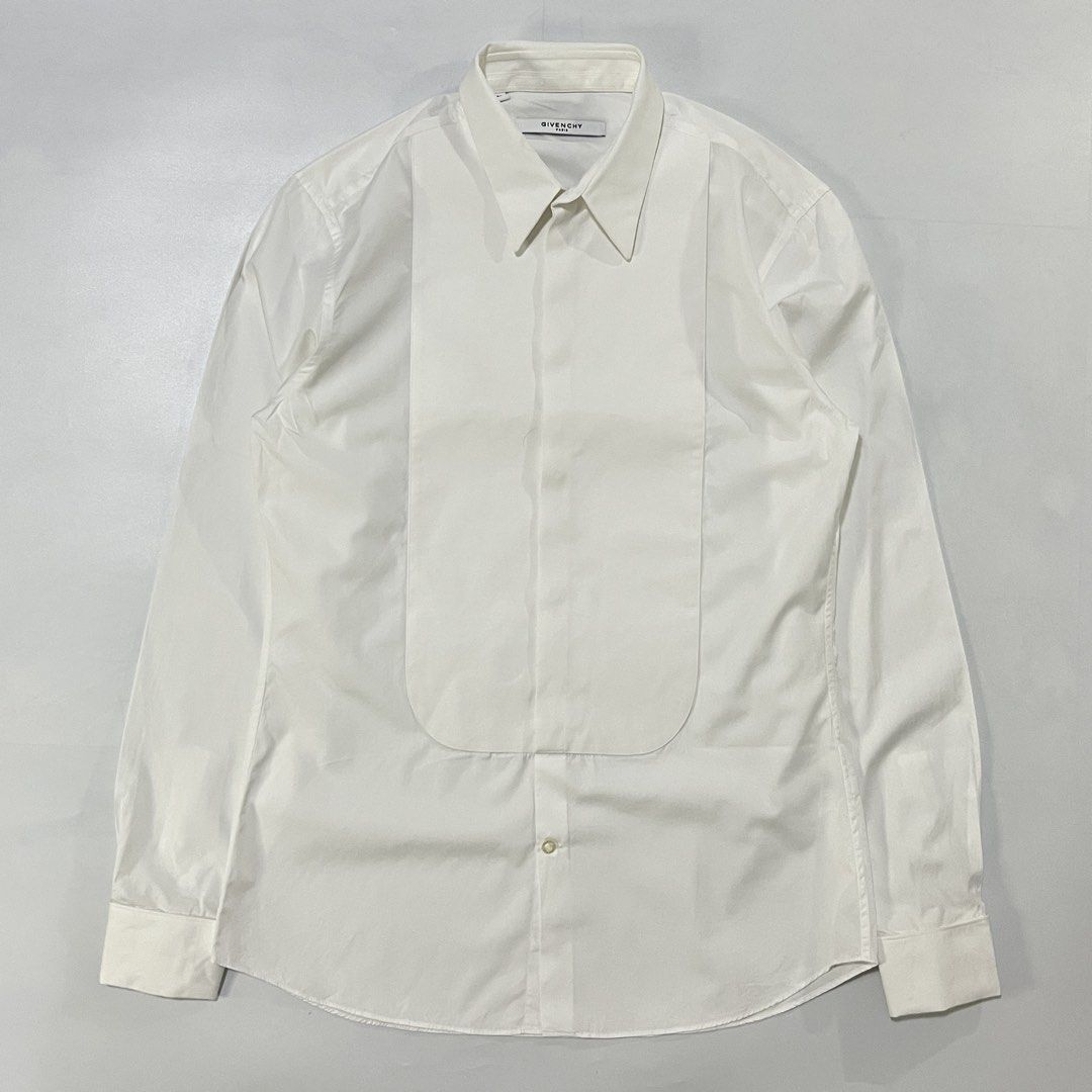 GIVENCHY POPLIN BIB TUXEDO SHIRT (Category: Luxury Apparel) located in Bacolod City. Submitted by the.finest (Listing ID 1467572564, Image 1). Description: Givenchy Poplin bib Tuxedo Shirt Tag Size: 41 Width: 20.5 Length: 30 Condition: 9.5/10 7,500+shipping fee.