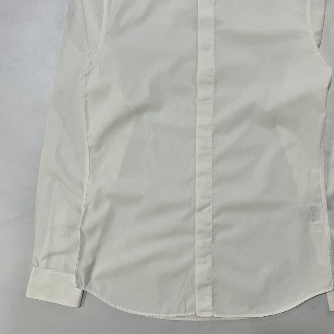 GIVENCHY STUDDED COLLAR SHIRT (Category: Luxury Apparel) located in Bacolod City. Submitted by the.finest (Listing ID 1467572955, Image 3). Description: Givenchy Studded Collar Shirt Tag Size: 29 Width: 19 Length: 29 Condition: 9.5/10 9,000+shipping fee.