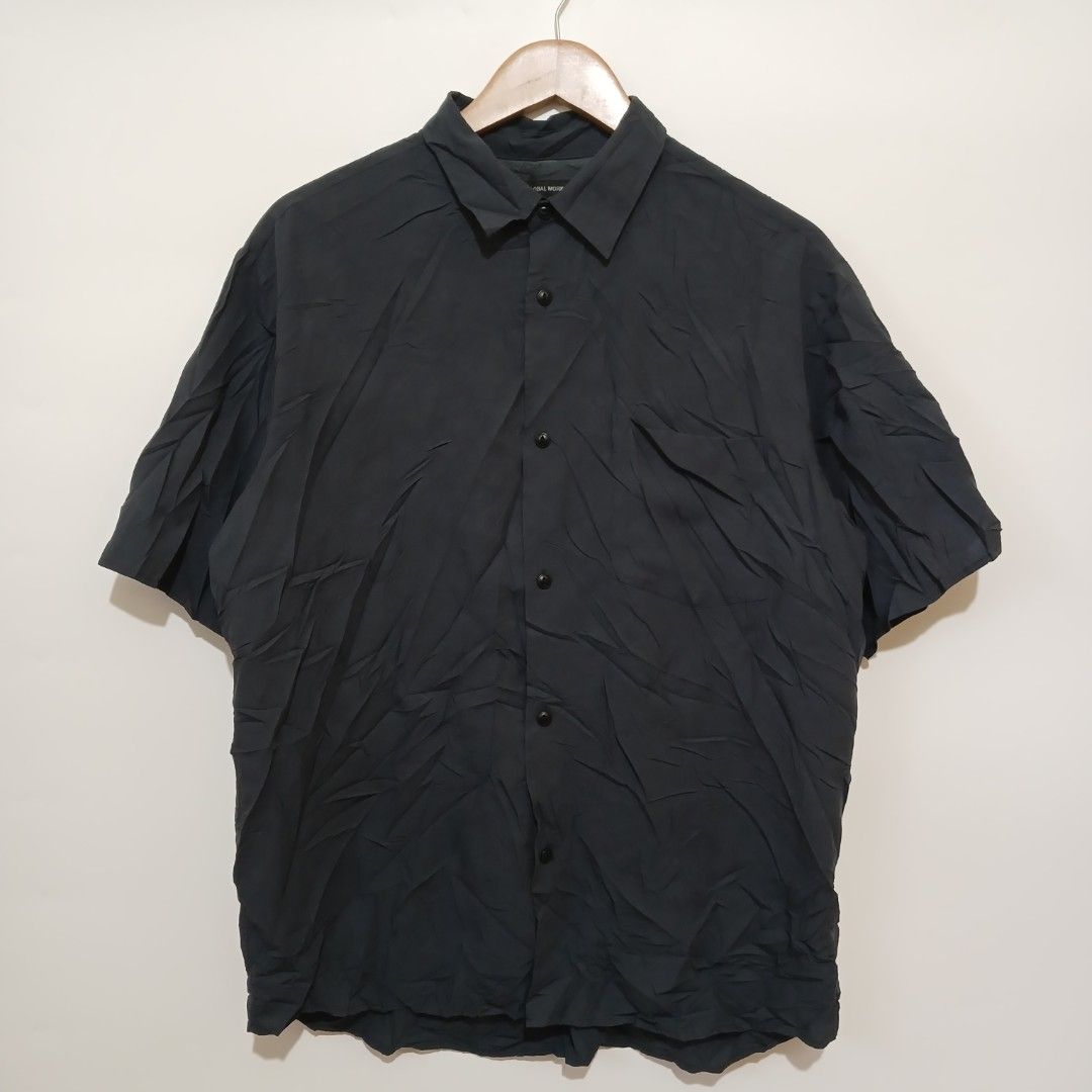 GLOBAL WORK JAPAN OVERSIZED SHIRT (Category: Formal Shirts) located in Ozamiz City. Submitted by 2nd.sight (Listing ID 1467446096, Image 1). Description: *needs wash b4 wearing (fresh from bale) size: medium w: 23 l: 28 like new.
