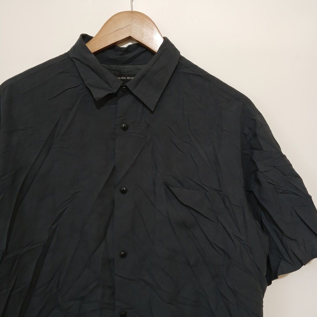 GLOBAL WORK JAPAN OVERSIZED SHIRT (Category: Formal Shirts) located in Ozamiz City. Submitted by 2nd.sight (Listing ID 1467446096, Image 2). Description: *needs wash b4 wearing (fresh from bale) size: medium w: 23 l: 28 like new.