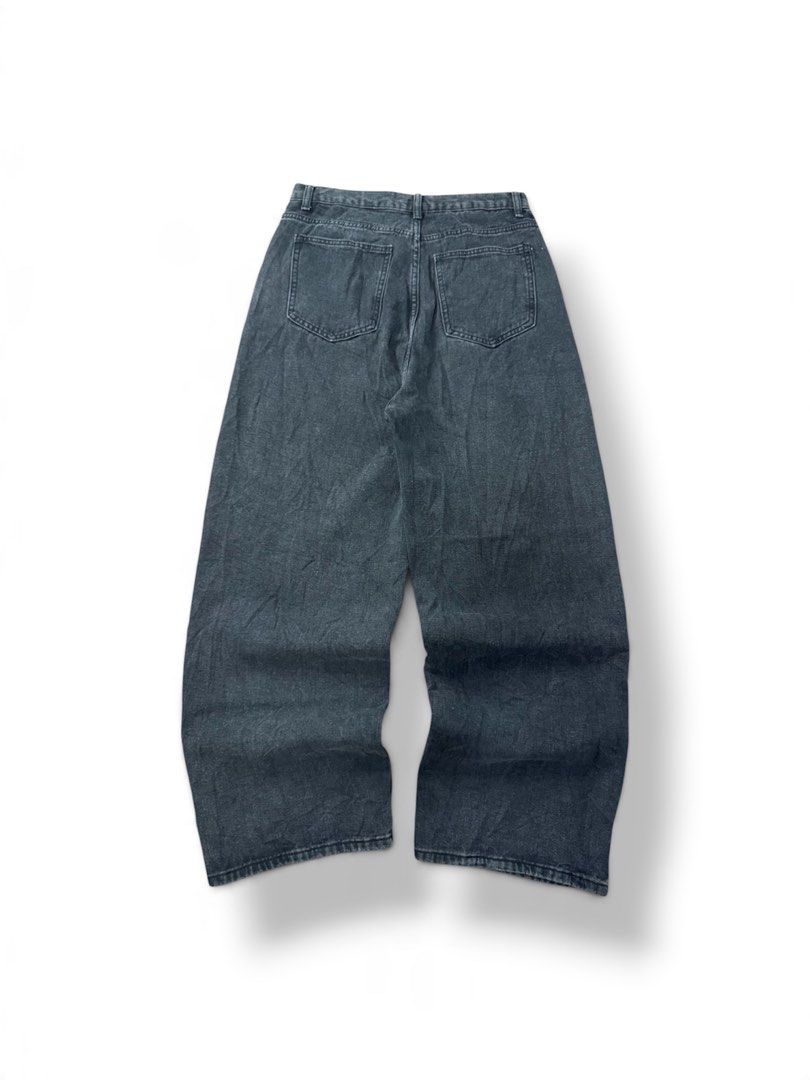 GLW (M) / Black baggy jeans (Category: Jeans) located in General Santos City (Dadiangas). Submitted by archives_haus (Listing ID 1467452794, Image 2). Description: GLW (M) / Black baggy jeans W - 32 to 34 L - 42 T - 14.5 H - 10.5 hard / thick denim / heavy denim good fittings need wash .