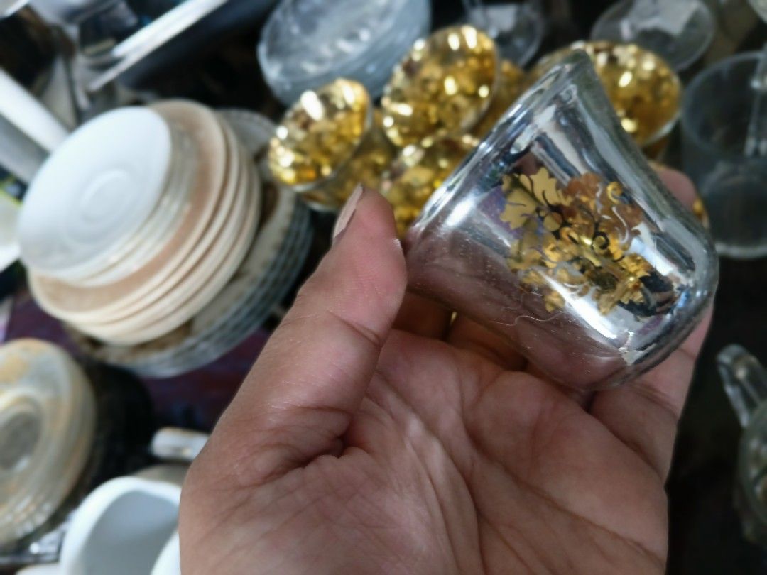 Gold leaf glass cups set (Category: Coffee & Tea Tableware) located in Manila. Submitted by cami1914 (Listing ID 1467387518, Image 3). Description: - Set of small glass cups with a reflective metallic finish - Features a stunning shiny gold interior and intricate leaf pattern on the outside - Perfect for serving Arabic coffee, tea, or small dessert portions - Adds an elegant and luxurious touch to your table setting - Ideal for gatherings or ever