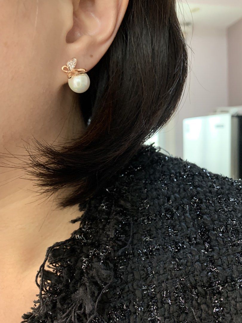 Gold Plated Pearl Stud (Category: Earrings) located in Caloocan City. Submitted by vanityplum (Listing ID 1467526459, Image 1). Description: .