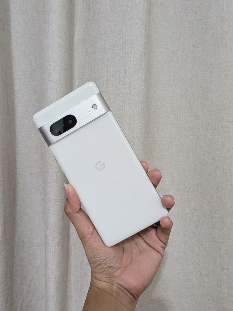 Google Pixel (Category: Google Pixel) located in Manila. Submitted by hellojelo (Listing ID 1467497972, Image 3). Description: with cases and charger.