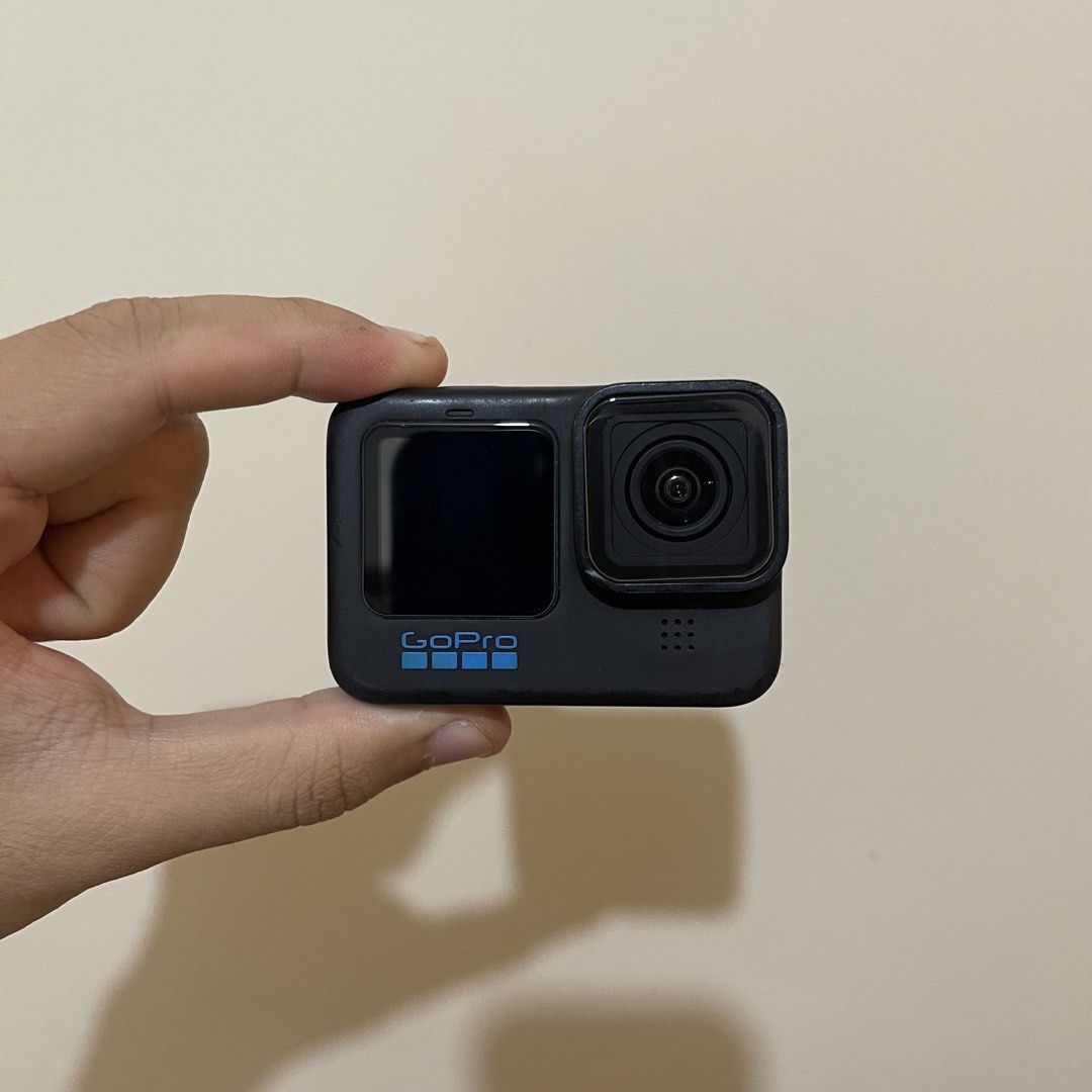 GoPro Hero 10 Black (Category: Video Cameras) located in Taguig. Submitted by princexrobin (Listing ID 1467483801, Image 2). Description: FS/Swap: GoPro Hero 10 Black No issues Includes: - Tempered glass on both screens and lens - Battery - Ulanzi G9-4 protective case - Silicone case x4 - Lens cover x3 - Chest strap - Head strap - Wrist strap - Backpack clip - Suction mount - Underwater lens filter kit - Wrist lanyard - Charging cable - Helmet mo