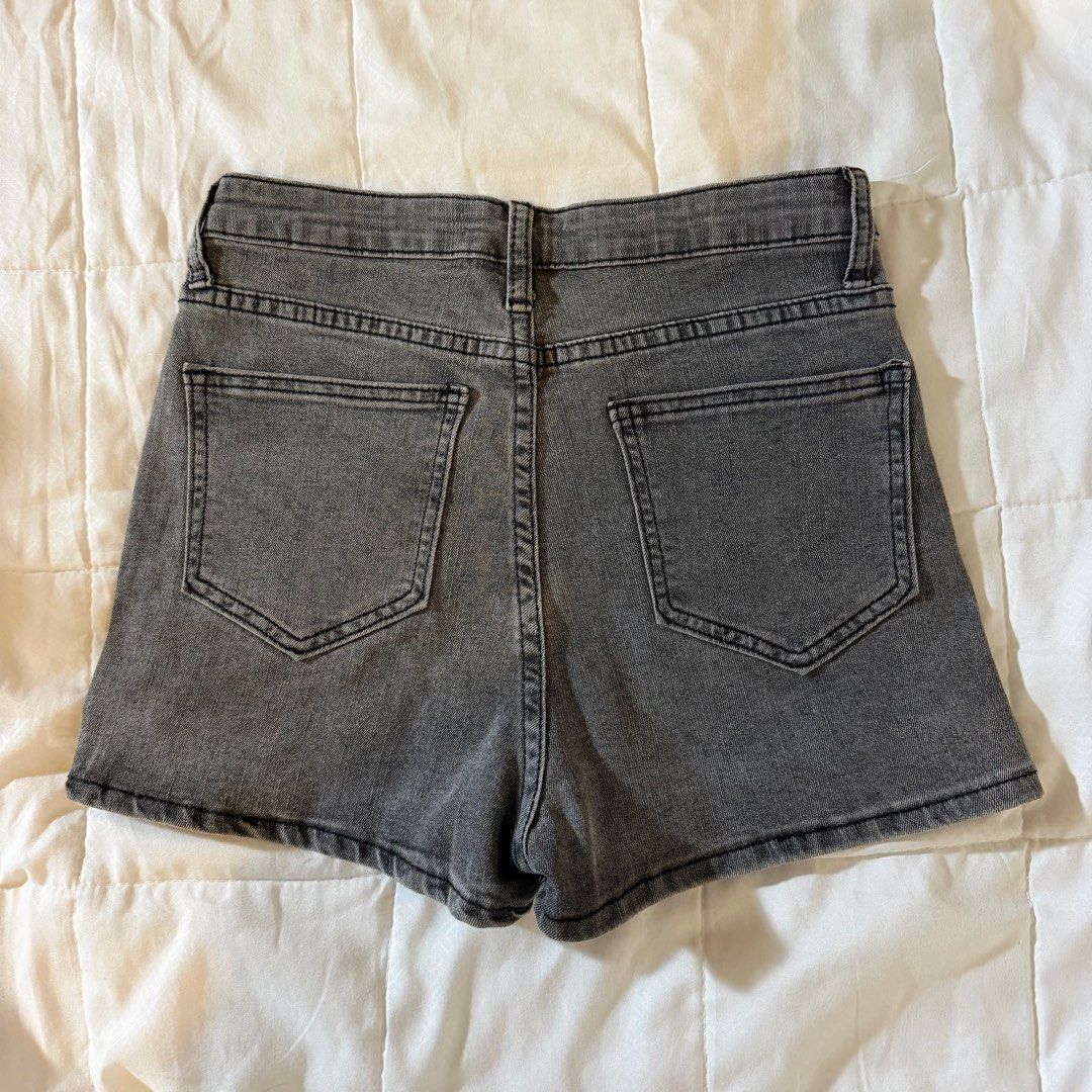 gray acid wash denim micro mini skort (Category: Skirts) located in Makati City. Submitted by tunap0keb0wl (Listing ID 1467470703, Image 3). Description: rfs: need closet space - fits size xs-s (waist 22” for reference, fits up to 24”) - with 2 front pockets & 2 back pockets - super cute and flattering fit!! personal fav 🩶 - slightly stretchable & soft denim material - dm for when worn picts.