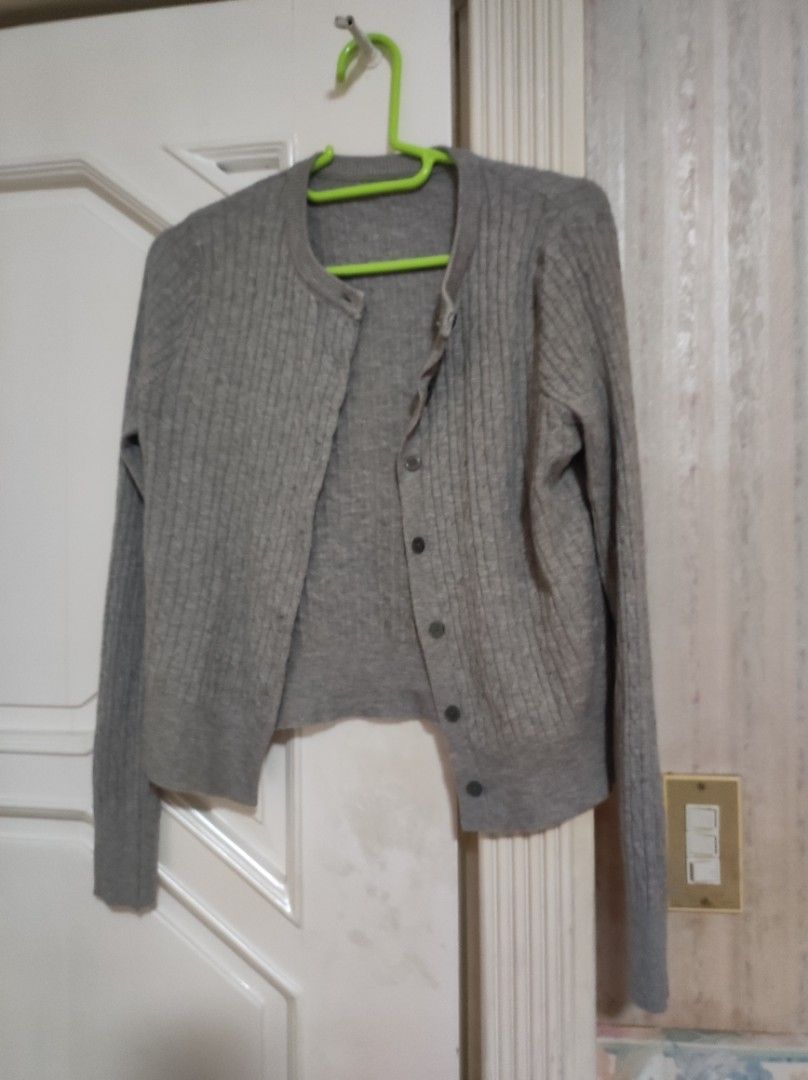 Gray Cardigan (Category: Others Tops) located in Bocaue. Submitted by jessdcluters (Listing ID 1467496929, Image 1). Description: .
