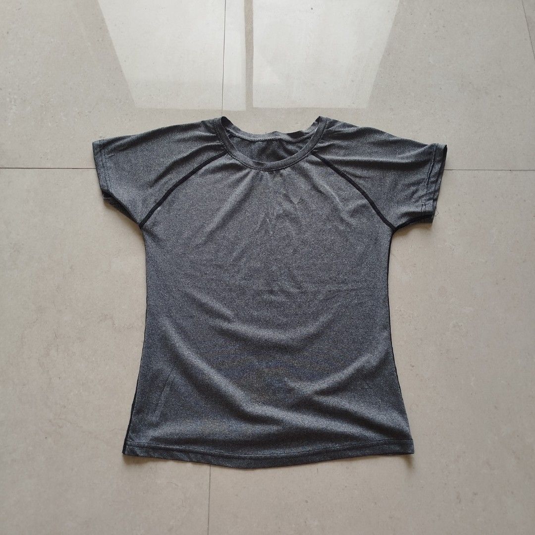 Gray Workout Top (Category: Others Tops) located in Quezon City. Submitted by wearpetalsph (Listing ID 1467410657, Image 1). Description: 📌 RFS: Decluttering 📌 Condition: Good 💯 🌸 Delivery and payment method: ➡️ Lalamove and gcash Feel free to PM for more details. Happy shopping! - Wear Petals PH 😊💖.