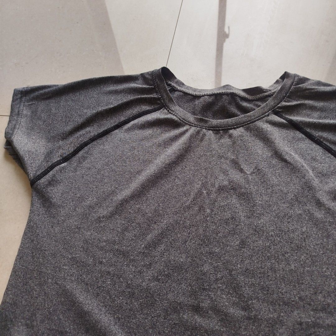 Gray Workout Top (Category: Others Tops) located in Quezon City. Submitted by wearpetalsph (Listing ID 1467410657, Image 2). Description: 📌 RFS: Decluttering 📌 Condition: Good 💯 🌸 Delivery and payment method: ➡️ Lalamove and gcash Feel free to PM for more details. Happy shopping! - Wear Petals PH 😊💖.