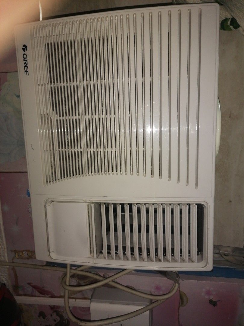 GREE Window Type Air Conditioner (Category: Air Conditioning and Heating) located in Manila. Submitted by yzekielss27217 (Listing ID 1467370421, Image 2). Description: - Brand: GREE Window Air Conditioner - Color: Clean white finish - Controls: Dual rotary knobs for easy thermostat and fan speed adjustment - Airflow: Adjustable louvers for horizontal and vertical direction - Performance: Cools rooms quickly and effectively - Setup: Standard windo