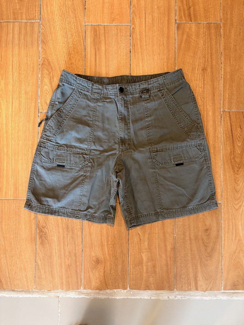 Green Cargo Shorts (Category: Shorts) located in Mandaluyong City. Submitted by boopiefinds (Listing ID 1467402721, Image 1). Description: Dimes: 19.5 length x 17 (flat) waist.