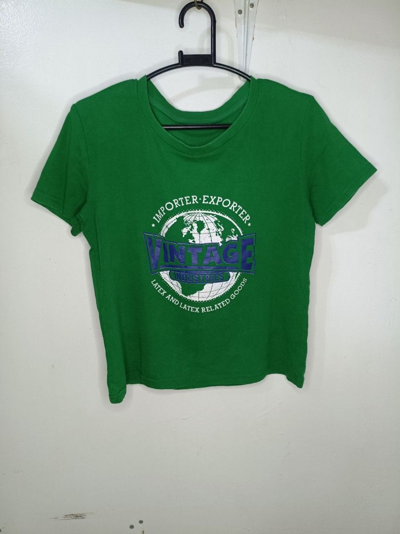 Green Graphic T-shirt (Category: Shirts) located in Santa Maria. Submitted by abclosetph (Listing ID 1467427583, Image 1). Description: medida size! bust: 34-36 length: 19.5 - issue is stated - color may vary due to lighting - manage your expectations, these are preloved items..