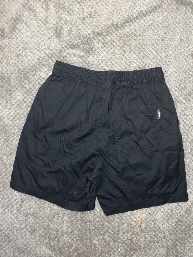 Grooverhyme (Category: Shorts) located in Prosperidad. Submitted by octaviorey80594 (Listing ID 1467523739, Image 3). Description: -excellent -no issue -Waist 30-32 -length 17 📍Mindanao.