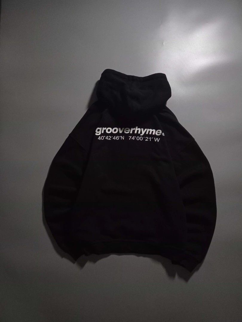 grooverhyme hoodie (Category: Hoodies) located in San Isidro. Submitted by lagloots (Listing ID 1467379716, Image 1). Description: grooverhyme hoodie heavy cotton black na black in person fits large - semi xl 📌model's reference: 5'7, 45kg DIMES (IN INCHES) LENGTH: 27 / WIDTH: 24.5 CONDITION: /10 [] COLOR RATE: /10 ISSUE: minimal cracks, dot bleach stains (di halata in person).