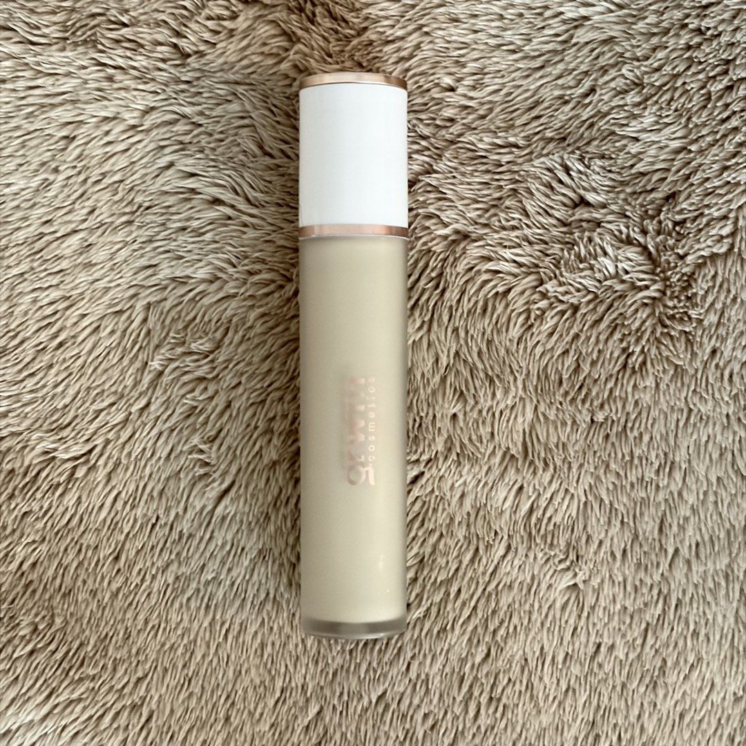 GRWM Radiance Tint (Category: Makeup) located in San Juan City. Submitted by _ands_ (Listing ID 1467457649, Image 1). Description: - Shade: Green Beige - Lightly used ❗️Because the product doesn’t move around easily, I cannot see how much product is left. Please refrain from asking what percentage of product is remaining. ❗️Flaw: slightly faded logo and lining .