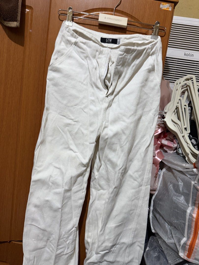 GTW White Trousers Size S (Category: Jeans) located in Muntinlupa City. Submitted by biancaagbscloset (Listing ID 1467538694, Image 1). Description: - Brand/Style: GTW white pants - Size: Small - Closure & Pockets: Zipper fly with functional front pockets - Fit: Straight leg cut - Fabric: Lightweight and textured - Versatility: Easy to pair with any basic top or casual shirt - Ideal For: Daily wear, weekend outings, or as a simple wardrobe basic.