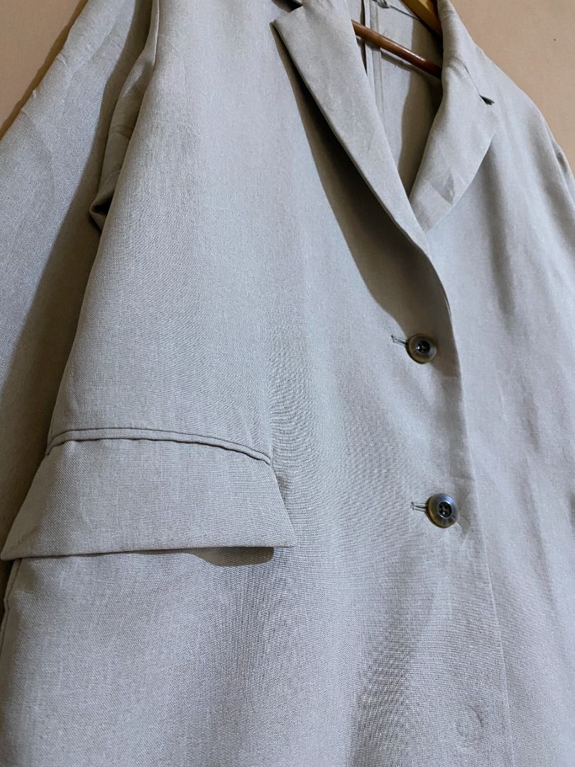 GU Beige Blazer (Category: Tshirts & Polo Shirts ) located in Cadiz. Submitted by thespotcdz (Listing ID 1467403293, Image 2). Description: Large on tag Width 21.5" Length 28" Good as new.