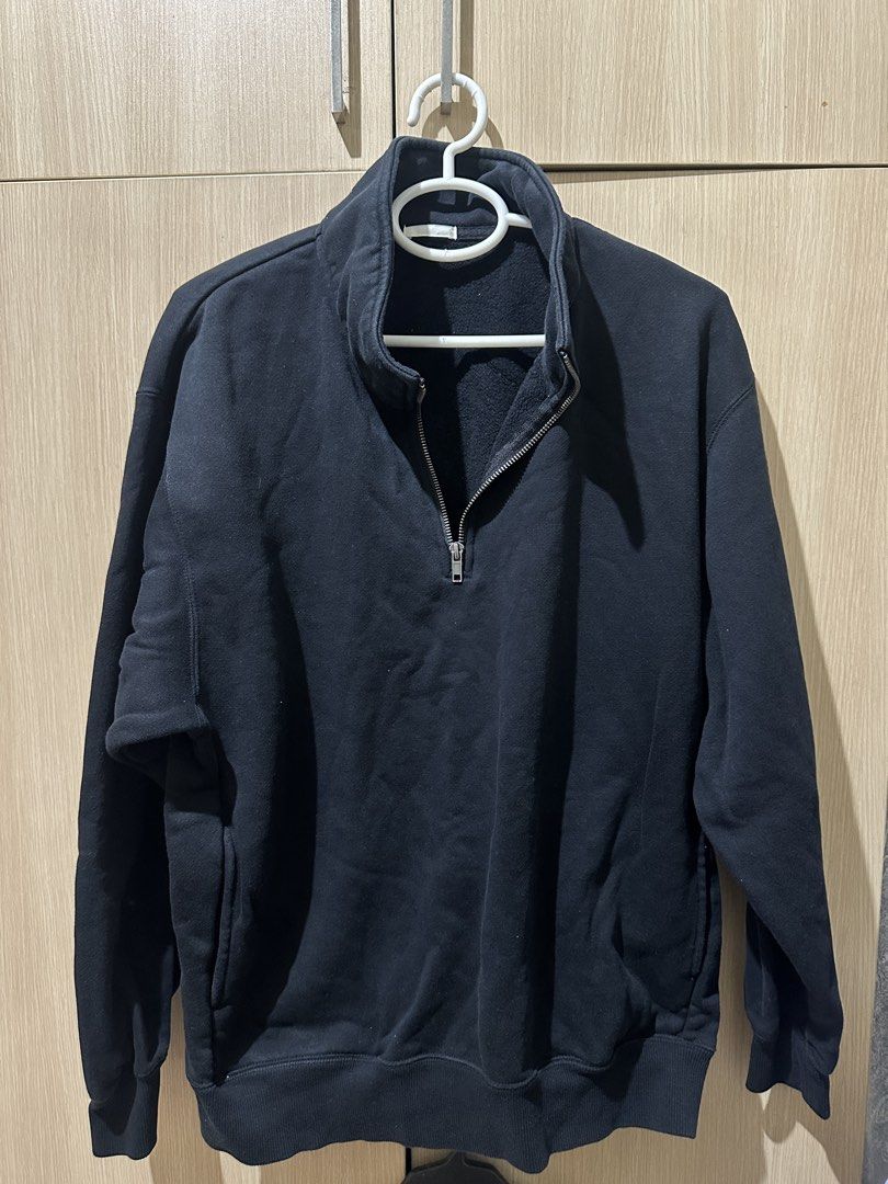 GU Black Quarter-Zip Sweatshirt Size L (Category: Coats, Jackets and Outerwear) located in Mandaluyong City. Submitted by _s3ll3r (Listing ID 1467455791, Image 1). Description: - Color: Solid Black - Size: Large (L) - Material: Soft fleece interior for maximum warmth - Details: Silver metal zipper at the collar - Features: Convenient side pockets, plus ribbed cuffs and hem - Condition: Excellent/Ready to wear.