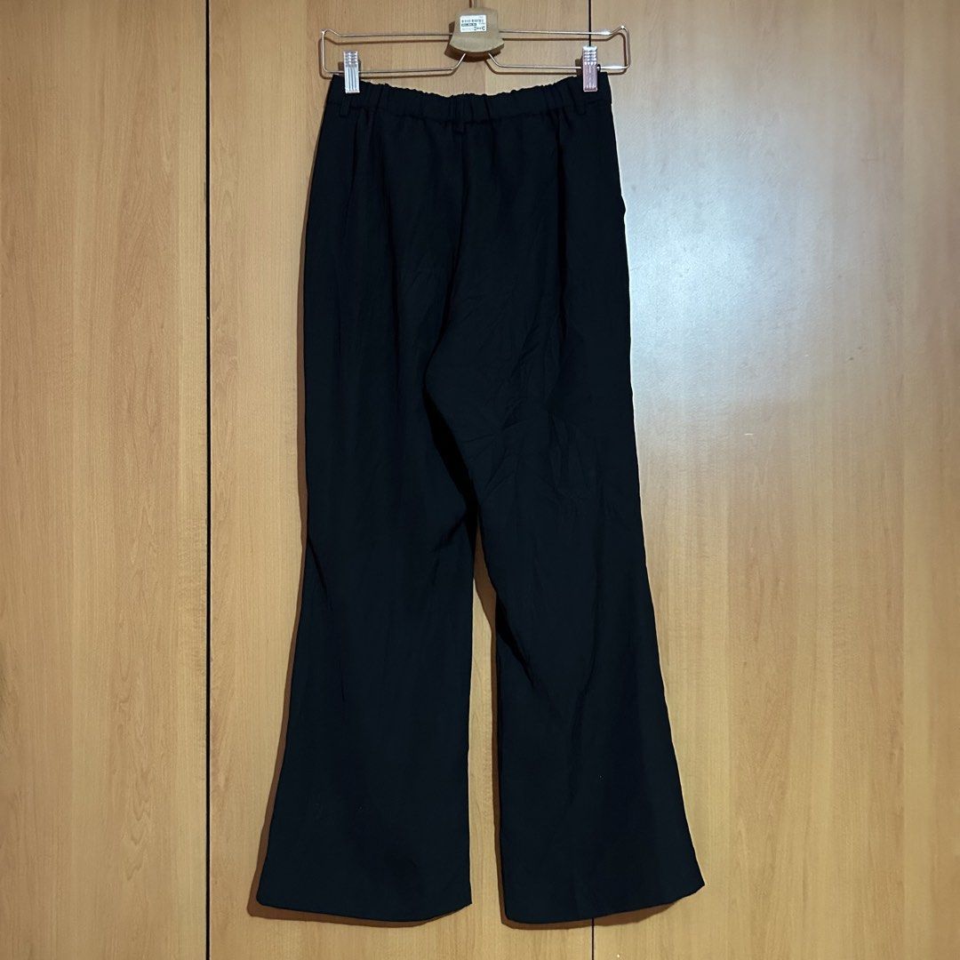 GU by Uniqlo Slit Flare Pants (Category: Other Bottoms) located in Mandaluyong City. Submitted by vwonu (Listing ID 1467497814, Image 2). Description: Waist 26-28 Length 37.5.