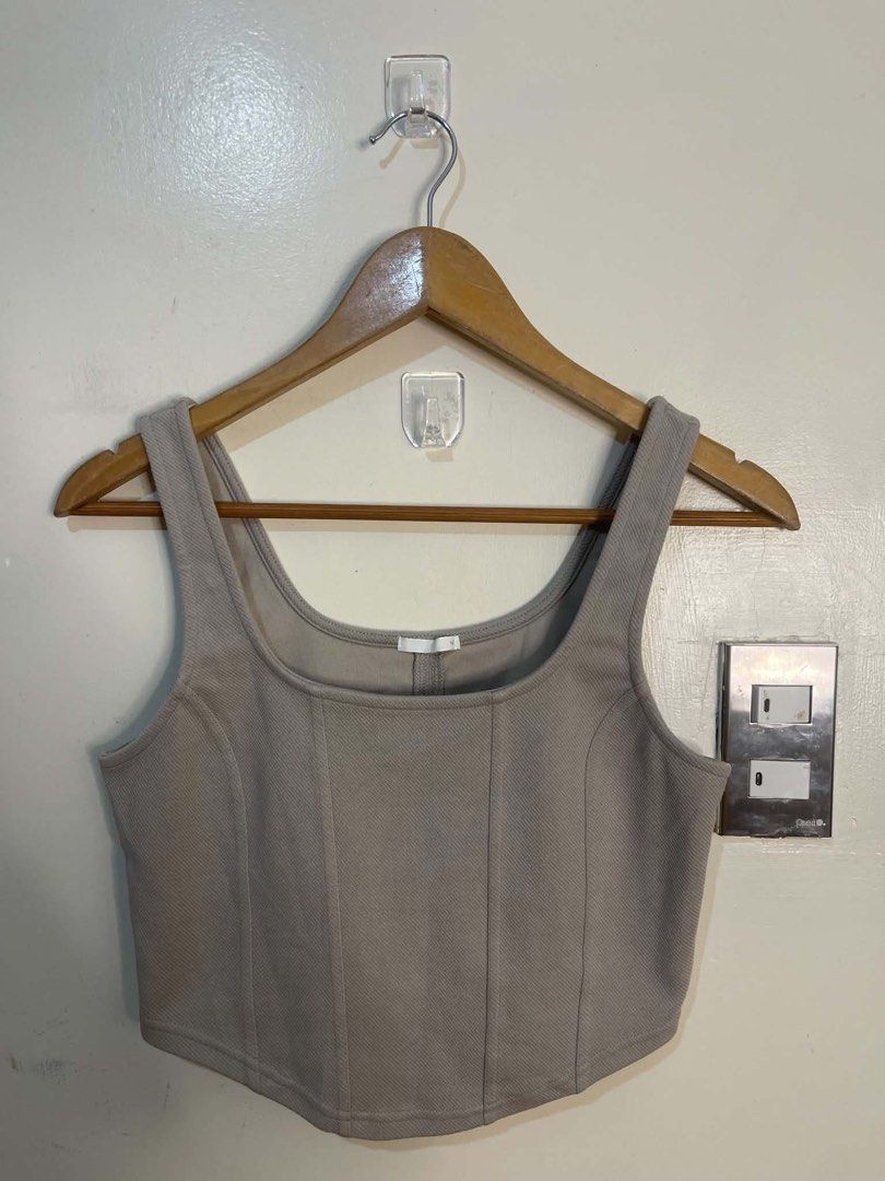 Gu croptop M sale 60 (Category: Sleeveless) located in Baguio. Submitted by buyforless_2600 (Listing ID 1467489517, Image 1). Description: .