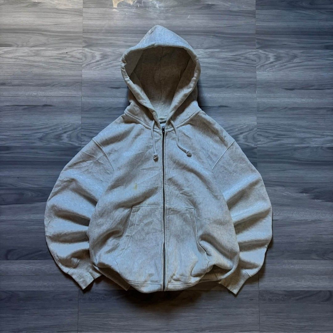 GU full zip Hoodie (Category: Coats, Jackets and Outerwear) located in Baguio. Submitted by thrift_loots2600 (Listing ID 1467481254, Image 1). Description: GU full zip Hoodie Mine: 250 Size: 23x26 (L on tag) Condition: Excellent Issue: Removable Stain.