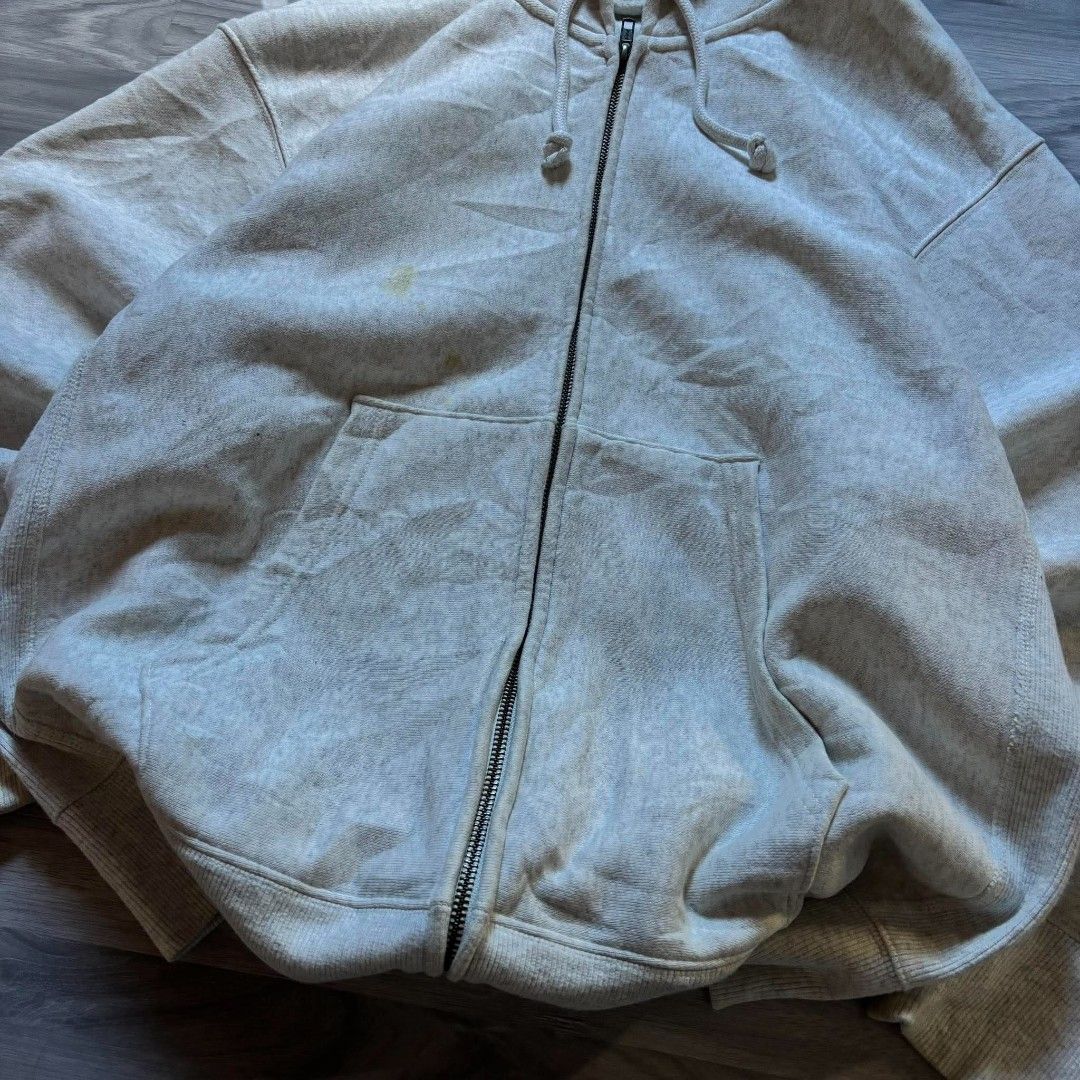 GU full zip Hoodie (Category: Coats, Jackets and Outerwear) located in Baguio. Submitted by thrift_loots2600 (Listing ID 1467481254, Image 2). Description: GU full zip Hoodie Mine: 250 Size: 23x26 (L on tag) Condition: Excellent Issue: Removable Stain.