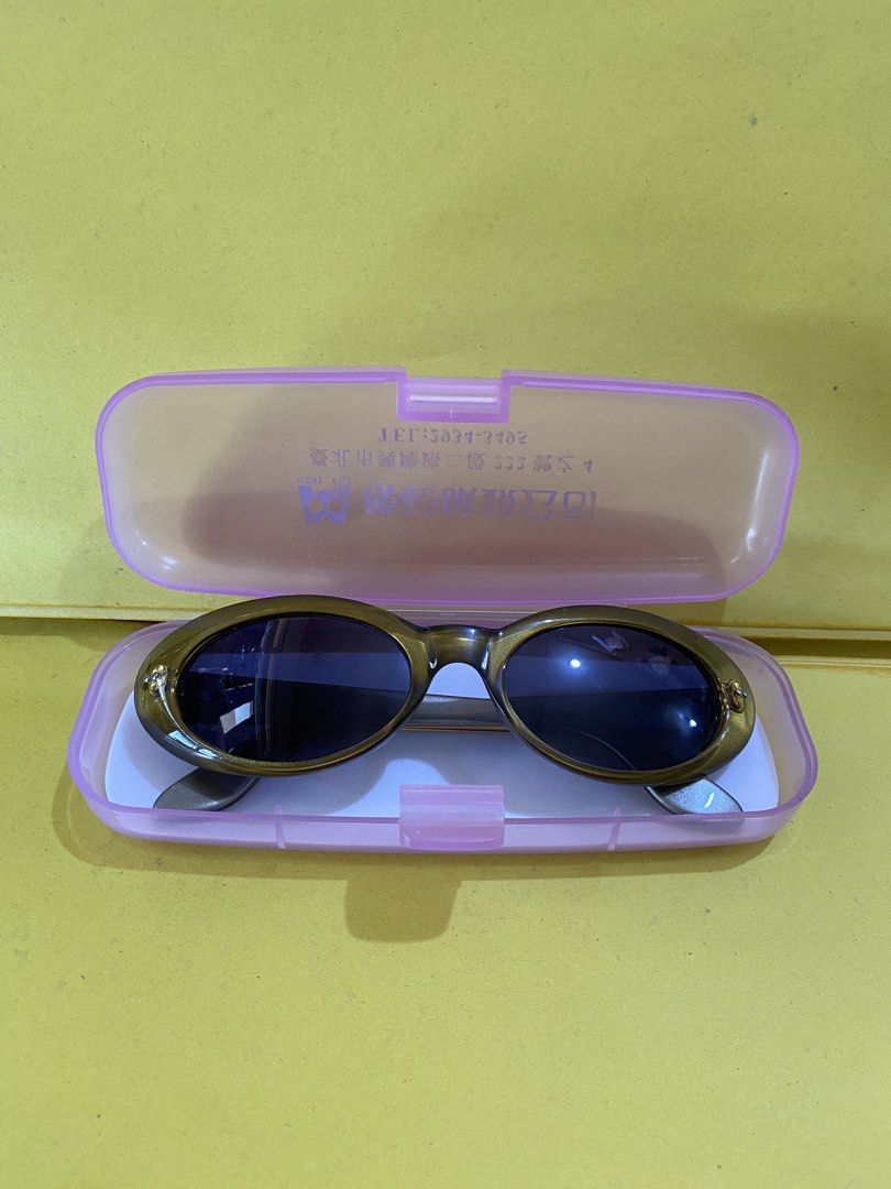 Gucci Oval Sunglasses Made in Italy (Category: Sunglasses & Eyewear) located in Baguio. Submitted by thrift_bonita (Listing ID 1467383749, Image 1). Description: - Brand: Gucci (Vintage) - Style: Oval frames in bronze - Lenses: Dark tinted - Hardware: Signature silver 'G' logo on both temples - Origin & Size: Made in Italy, Size 135 - Inclusions: Comes with a pink plastic storage case - Condition: Excellent pre-loved condition, 100% authentic - L