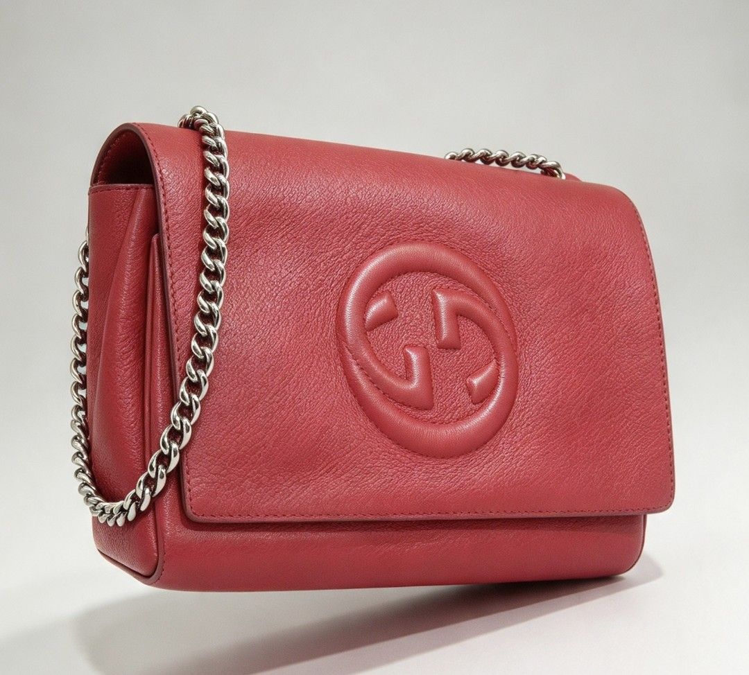 Gucci sling (Category: Cross-body Bags) located in Iloilo. Submitted by khonz (Listing ID 1467455478, Image 1). Description: no flaw.
