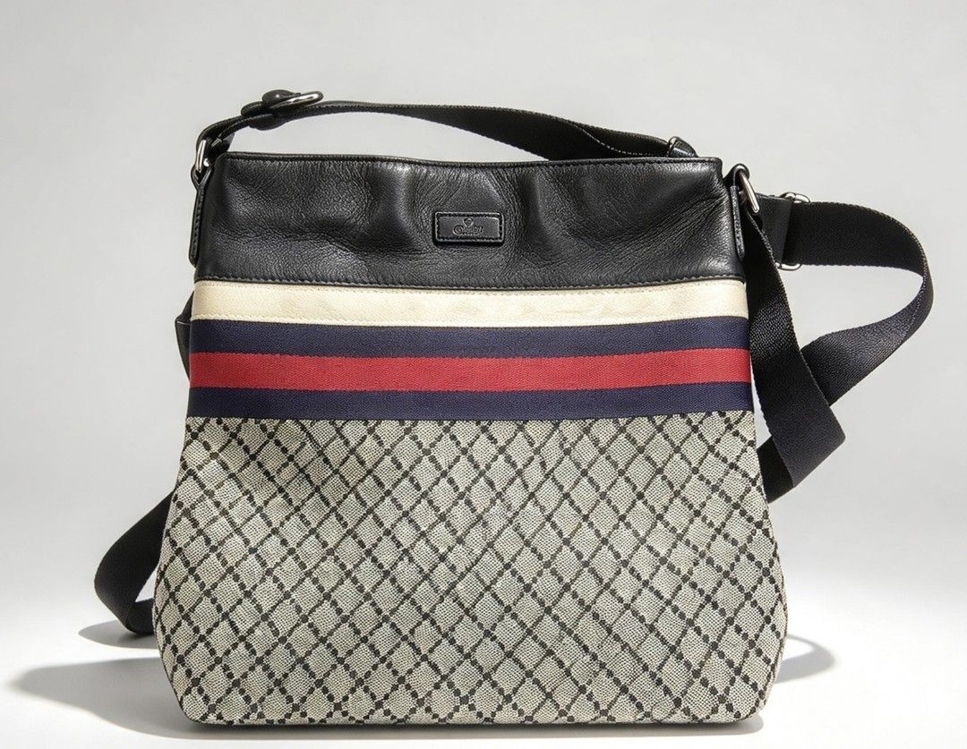 Gucci sling (Category: Cross-body Bags) located in Iloilo. Submitted by khonz (Listing ID 1467556721, Image 1). Description: no flaw.