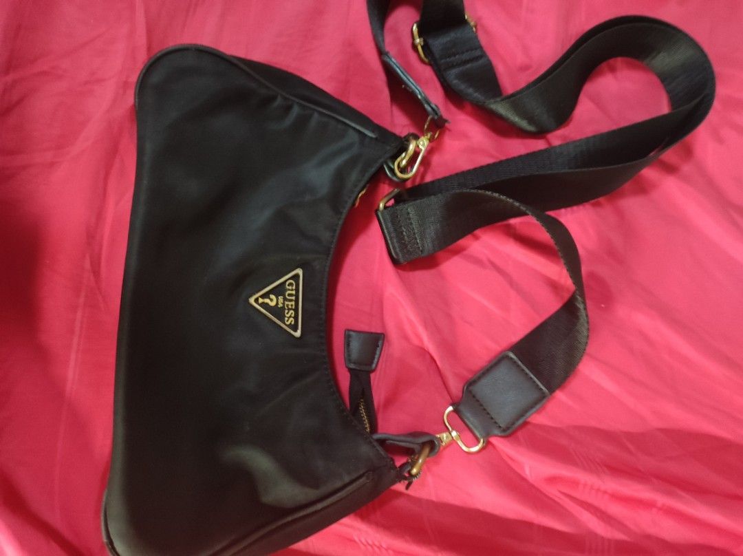 Guess black cross body bag (Category: Cross-body Bags) located in Bocaue. Submitted by jessdcluters (Listing ID 1467489095, Image 1). Description: .