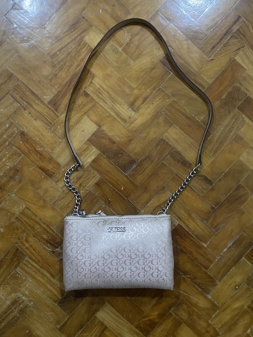 Guess Crossbody bag (Category: Cross-body Bags) located in Paranaque City. Submitted by juju_closet (Listing ID 1467476409, Image 1). Description: - 10/10 condition, brand new, guaranteed authentic ⭐️ - 2 main compartments with zipper closure - 1 compartment with magnetic closure - 4 inner pockets Rfs: Not my style! Price negotiable just message me :).