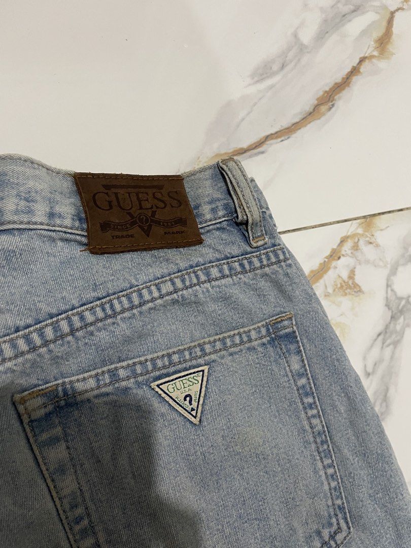 Light Washed Guess Jeans Vintage Straight Cut (Category: Jeans) located in Caloocan City. Submitted by lorenz.alberttt (Listing ID 1467510262, Image 3). Description: Vintage Light Washed Guess Jeans Straight Cut L- 35 W:31 Leg op: 9 *needs wash.