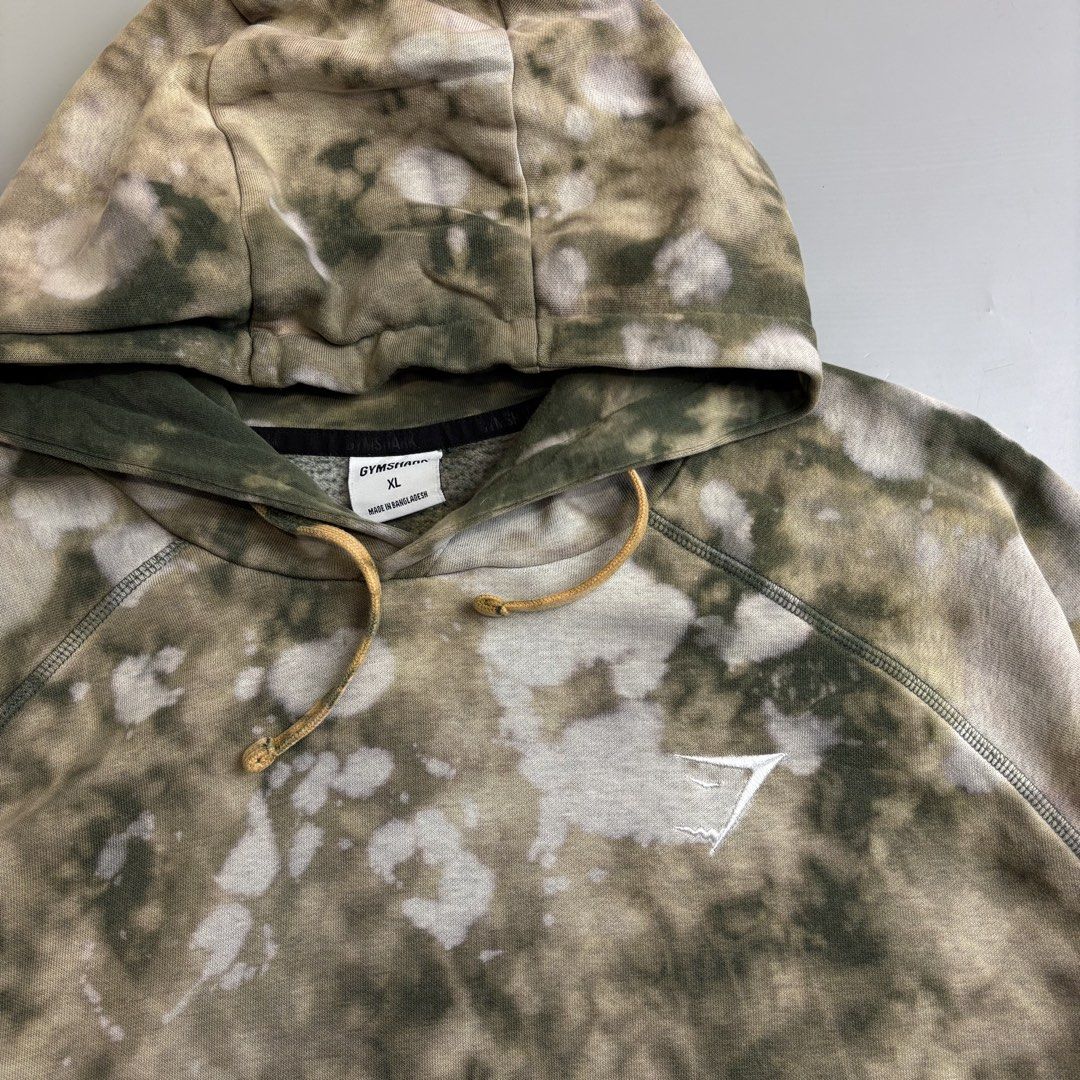 GYMSHARK (Category: Hoodies) located in Taguig. Submitted by the_rare_edit (Listing ID 1467527919, Image 3). Description: DIMENSIONS: 24x29 ISSUE: none COLOR RATE: 9.8/10 CONDITION: Excellent condition .