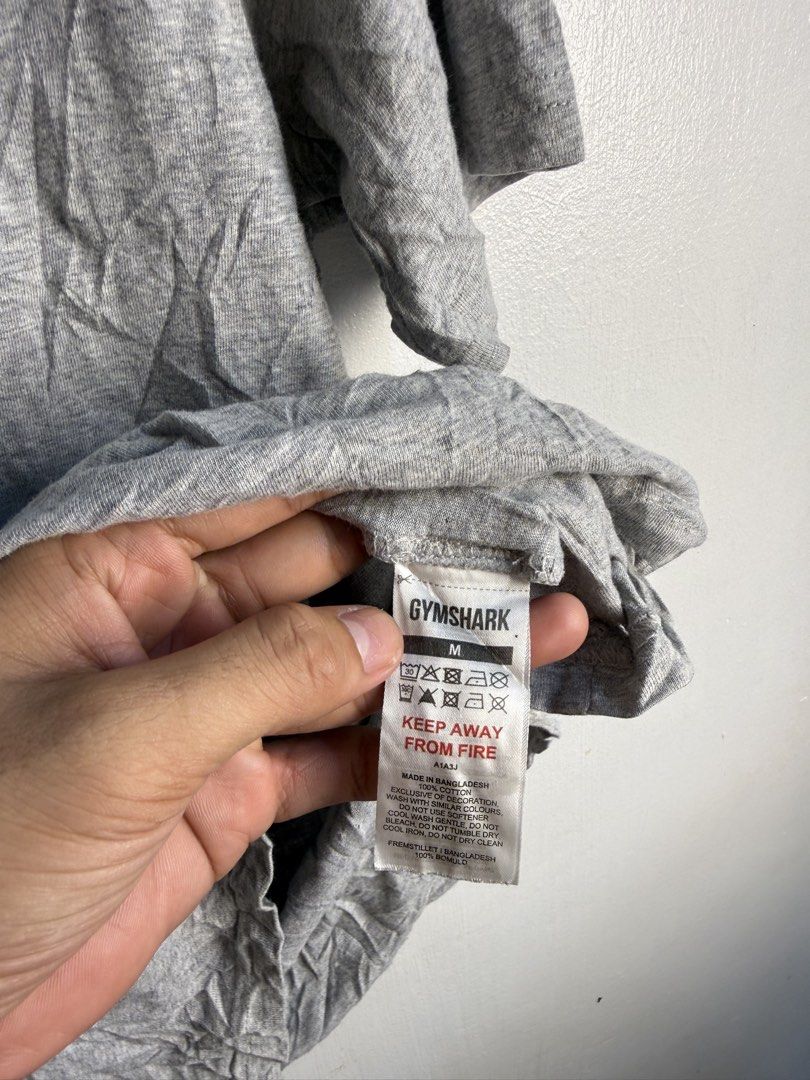 Gymshark shirt (Category: Tshirts & Polo Shirts ) located in Daraga. Submitted by mirandillaadrian (Listing ID 1467520587, Image 3). Description: Authentic Issue last pic 1 pinhole sa lower part di halata Need wash din fresh from bale 20.5x26 Small to med.