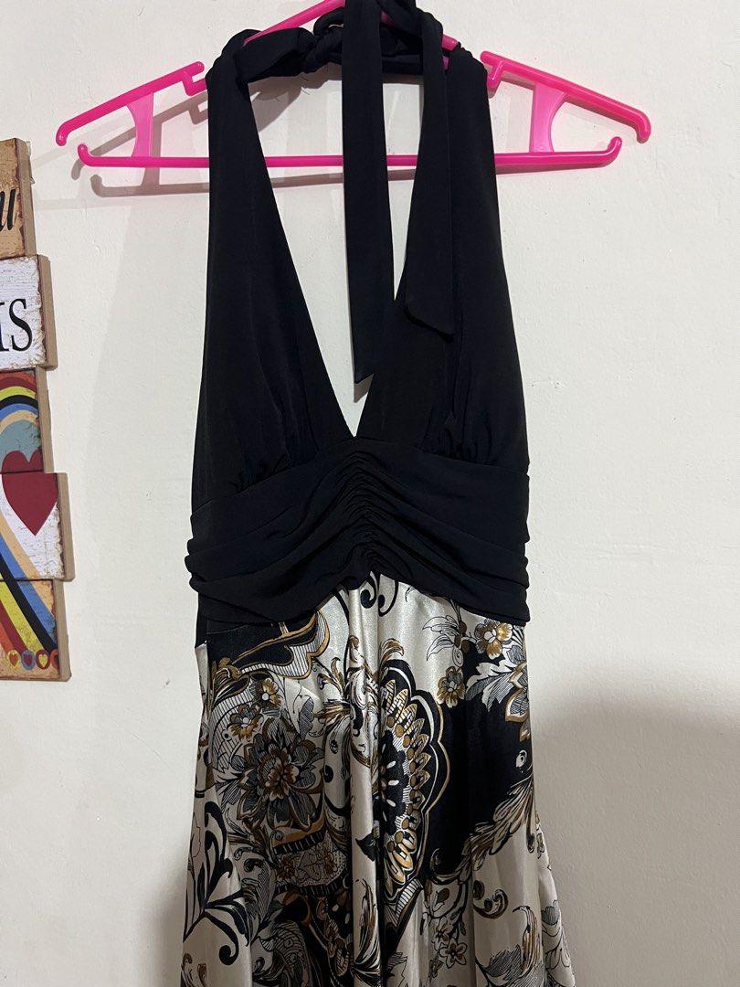 Halter Neck Maxi Dress 2000s Vintage (Category: Dresses) located in Manila. Submitted by Pilarrrrr (Listing ID 1467444600, Image 3). Description: .